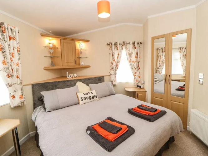 10 Poppy Lodge
