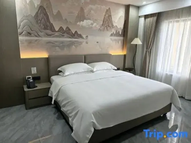 Suite with city view