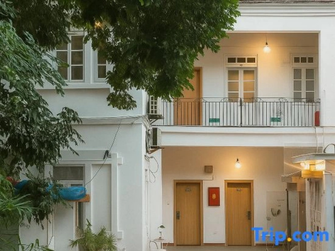 Weiwen Huaming Hostel
