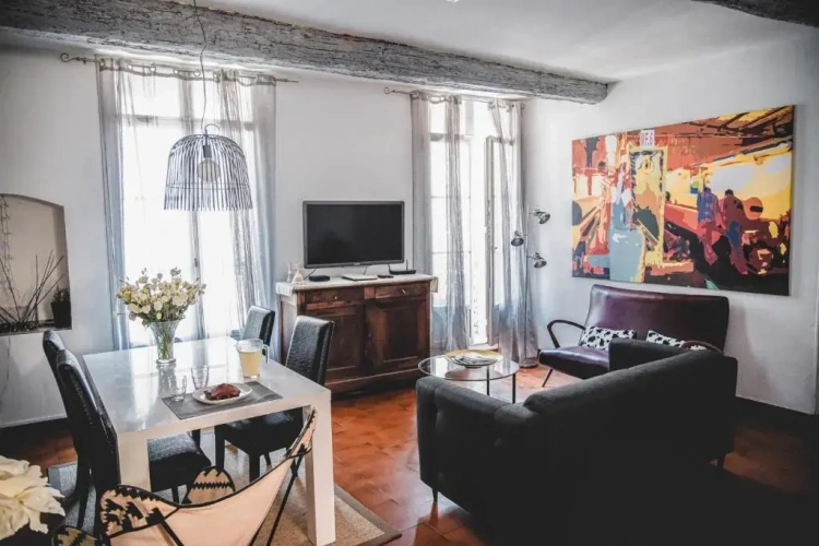 2 Bedrooms Apartment