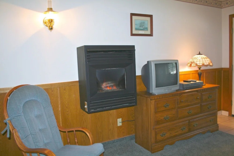 Captain's Cove Inn