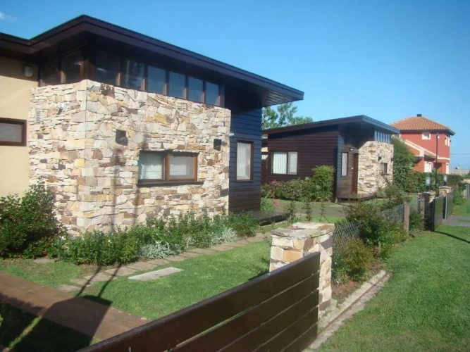 2 Bedrooms Bungalow