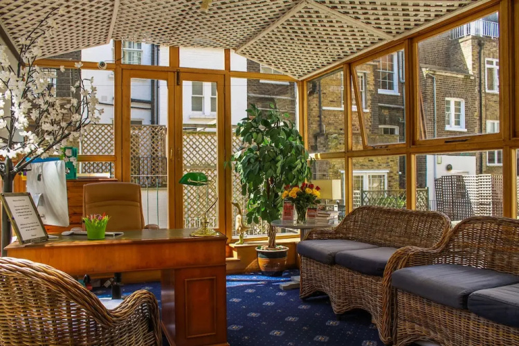 Blades Hotel