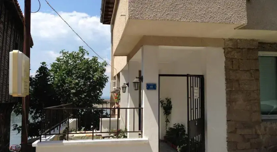 Vesela Guest House