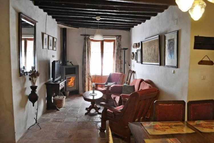 3 Bedrooms Cottage
