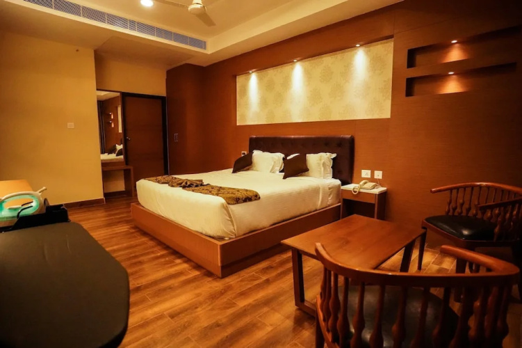 V Five Hotel