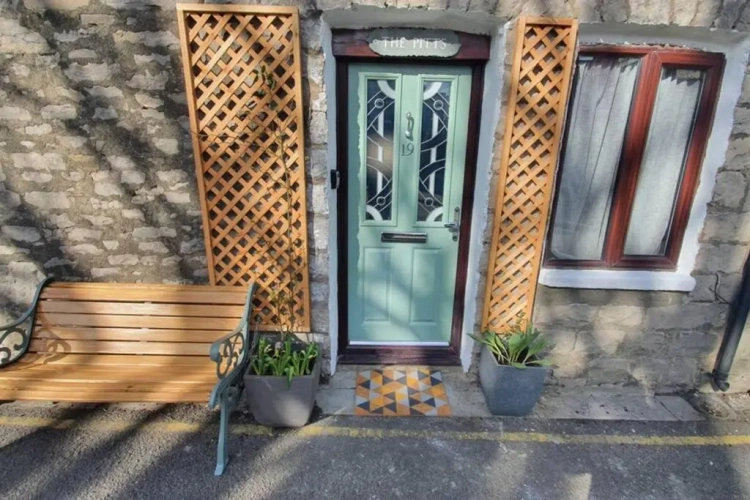 3 Bedrooms Cottage