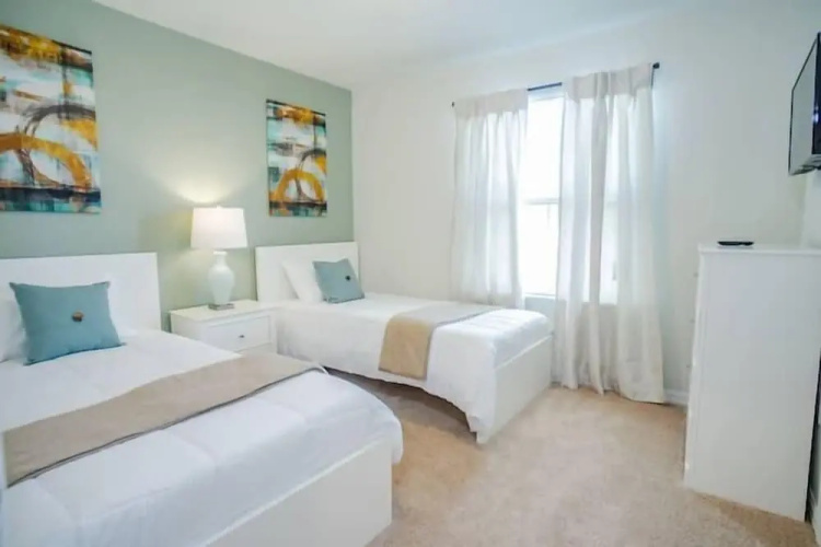 4606 TD - 5BR Townhome Marvel: Private Pool
