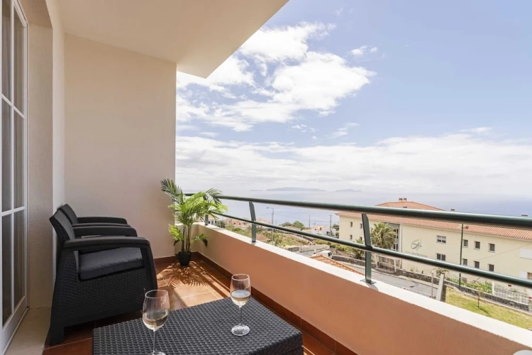 2 Bedrooms Apartment with balcony and with ocean view