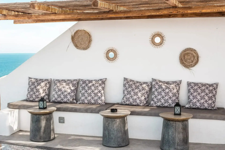 Almyra Oia Suites