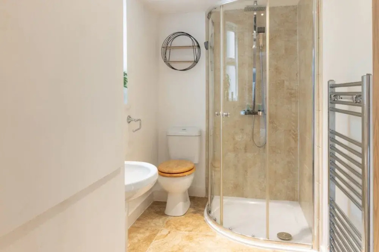 Host Stay Burton Road