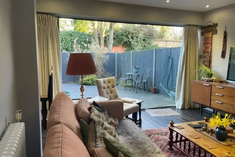 Luxurious 1 Bedroom Flat With Private Garden