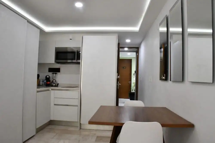 Luxury Apartment on 5th Av -One Paralia