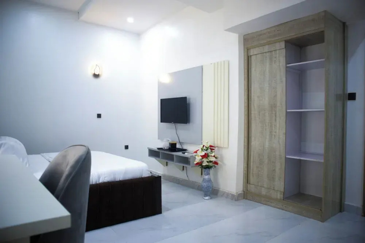 Kyeston Apartment