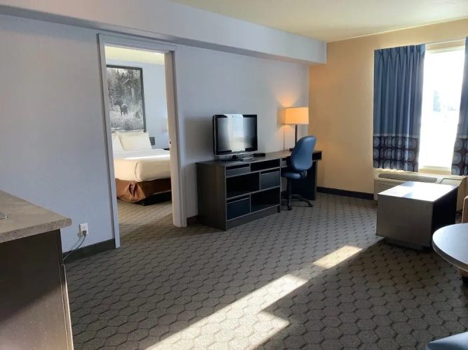 Super 8 Swan River MB