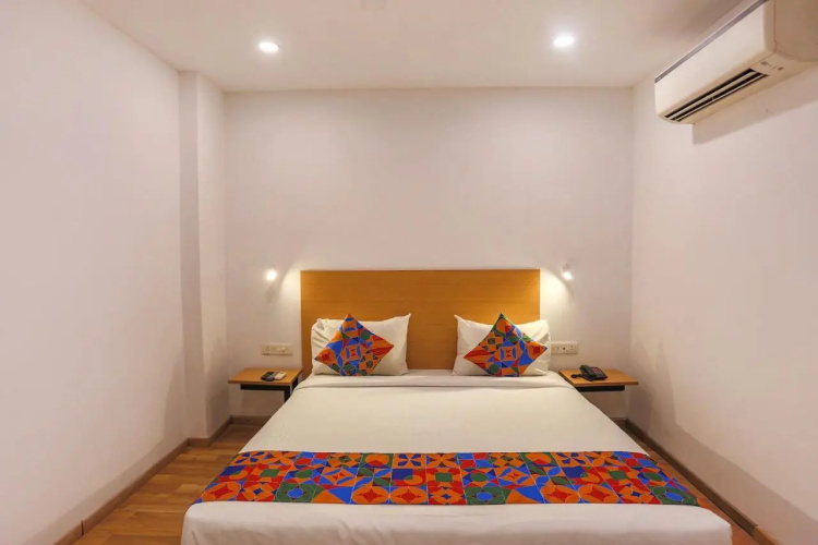 F9 Paschim Vihar by Fabhotel
