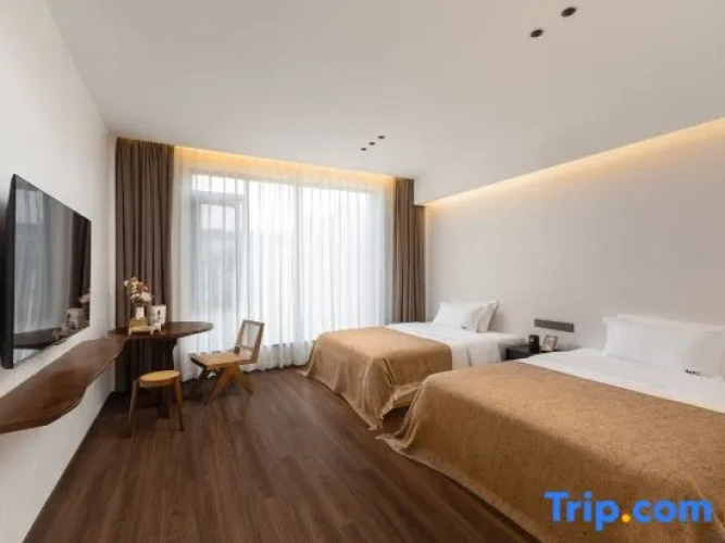 Standard Twin room with view