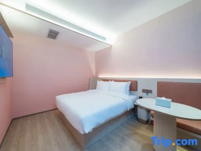 Double Suite with street view