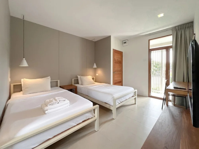 SUNKISS pool.bed.cafe