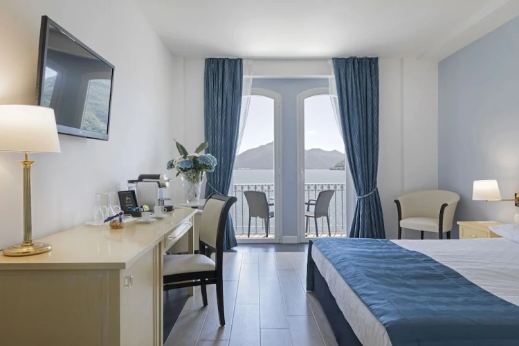 Standard Double room with balcony and with lake view