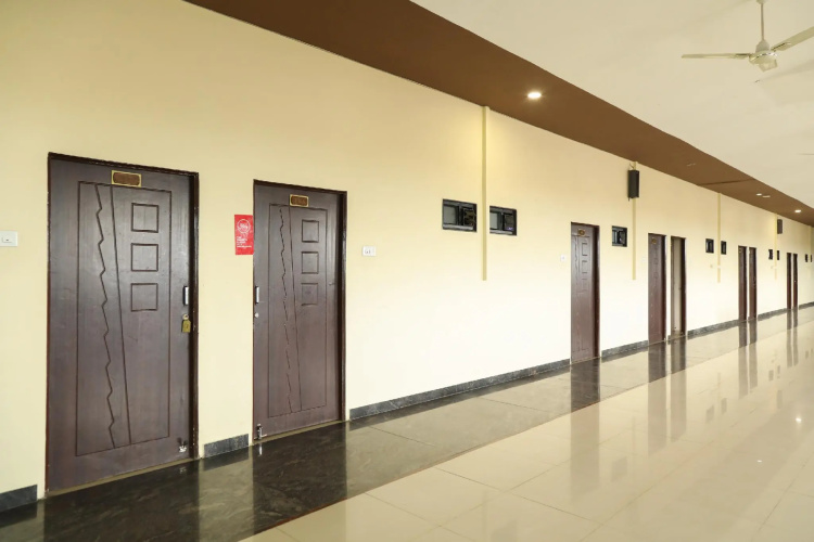OYO Flagship 64715 Orient Palace