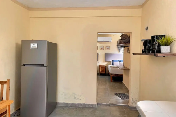 Downtown private Apartment w Kitchen