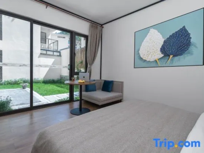 1 Bedroom Suite with mountain view