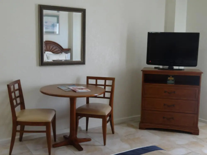 Hbr576-large Studio, Steps From the Ocean