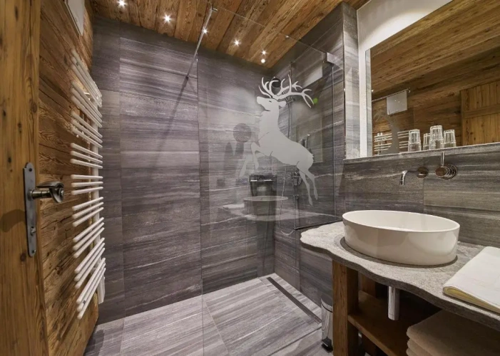 2 Bedrooms Chalet