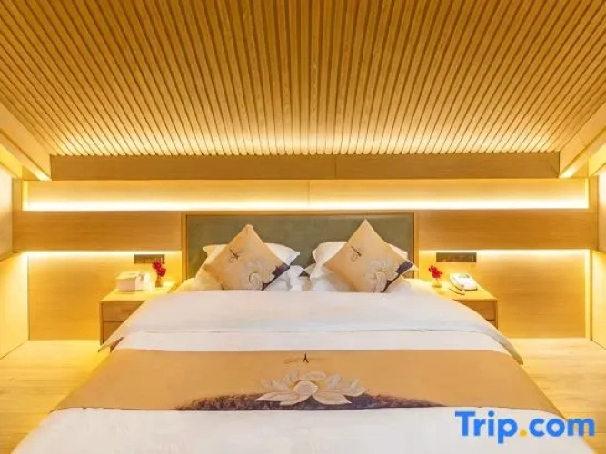 2 Bedrooms Family Suite with view