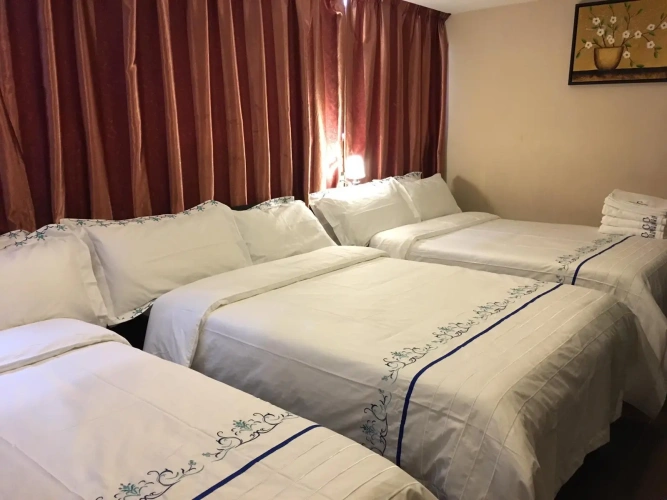Standard Sextuple Family room