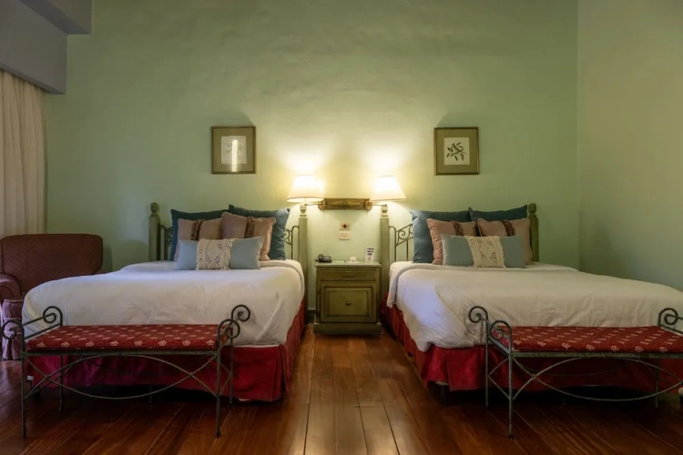 Deluxe Quadruple room with balcony