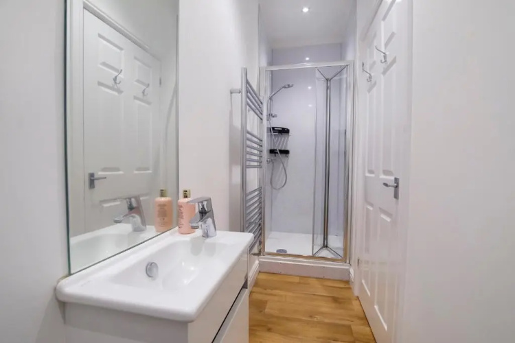 Henry Court Apartment 2