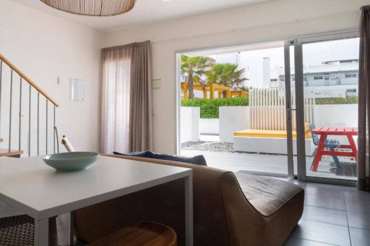 2 Bedrooms Apartment with patio view
