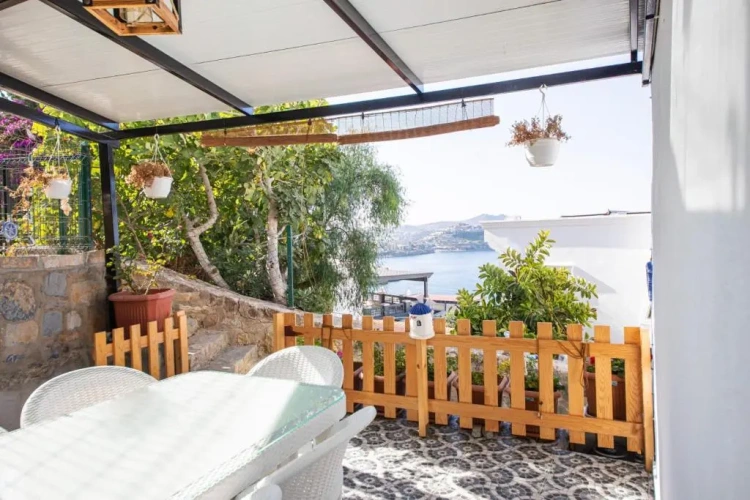 2 Bedrooms Villa
