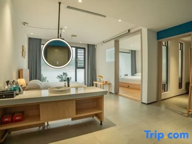 2 Bedrooms Suite with balcony and with river view