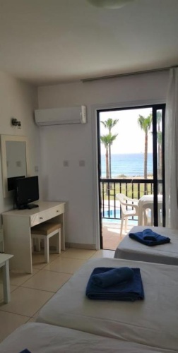 Standard Triple room with sea view
