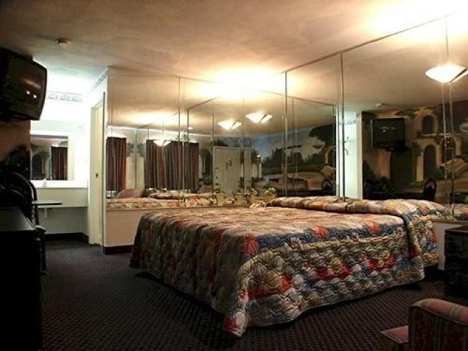 Safari Inn Motel