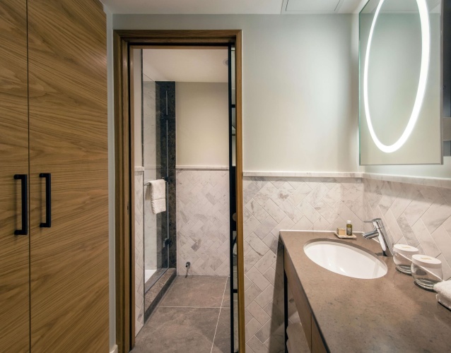 Lincoln Plaza London Curio Collection By Hilton photo 10