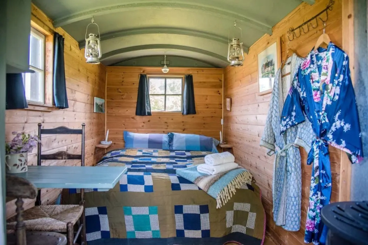 Abbey Shepherds Hut, Eye