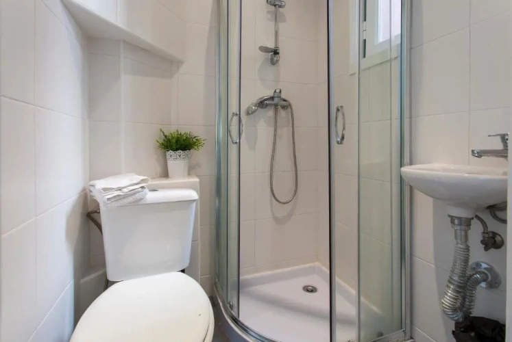 4 Bedrooms Basement Apartment