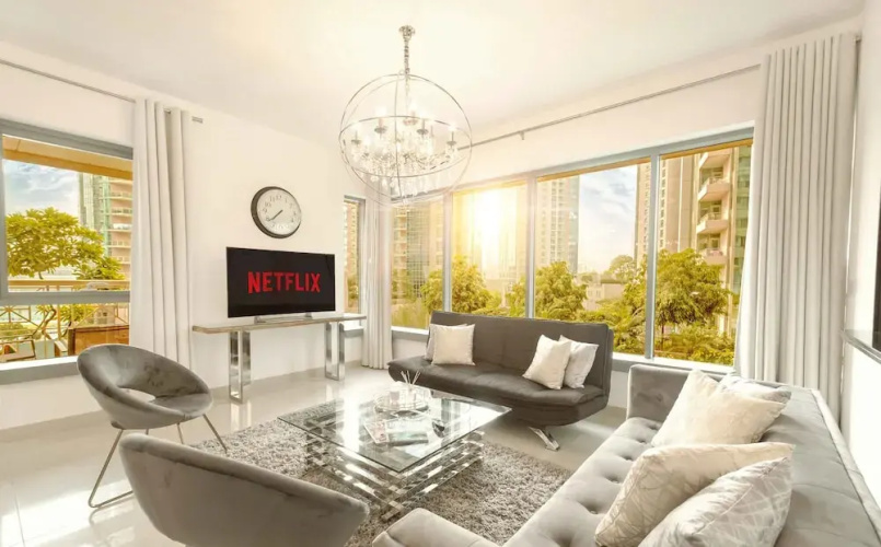 LUX The Downtown Blvd Suite