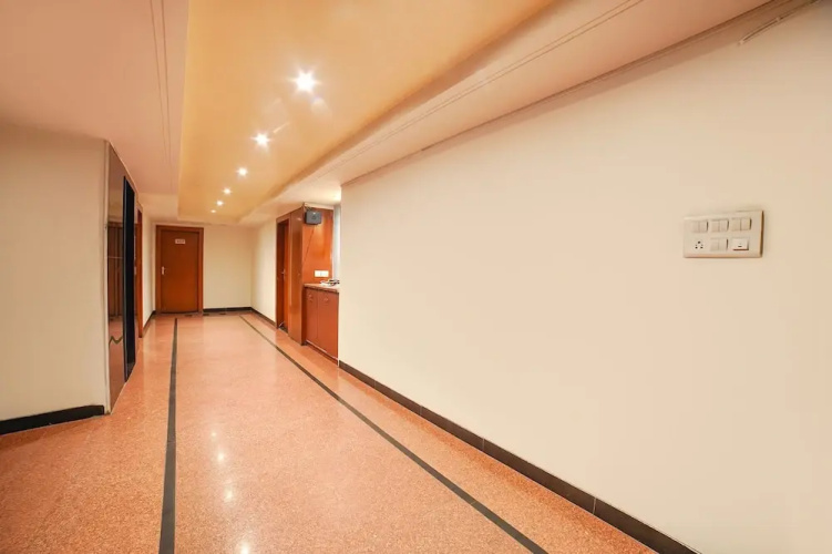 Fabhotel Pleasure Inn