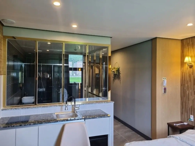 J Hotel