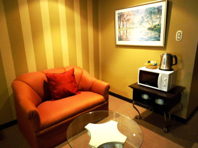 Leon De Oro Inn & Suites