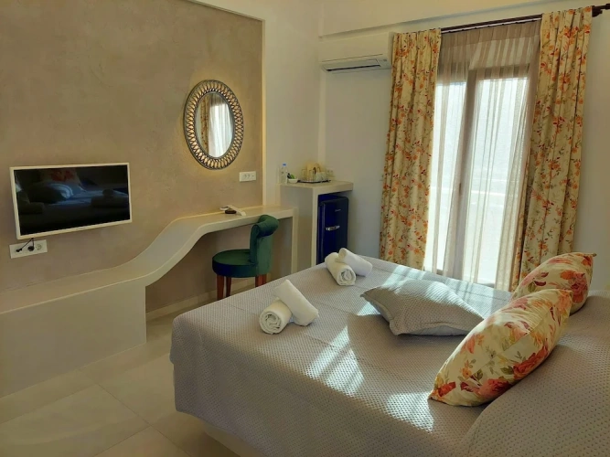 Deluxe Double room with pool view