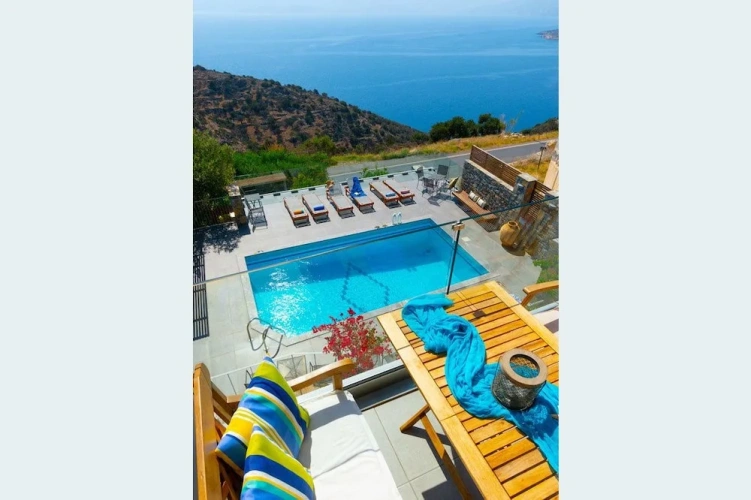 2 Bedrooms Villa