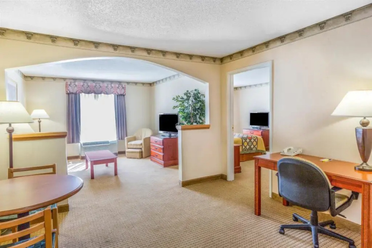 Comfort Suites
