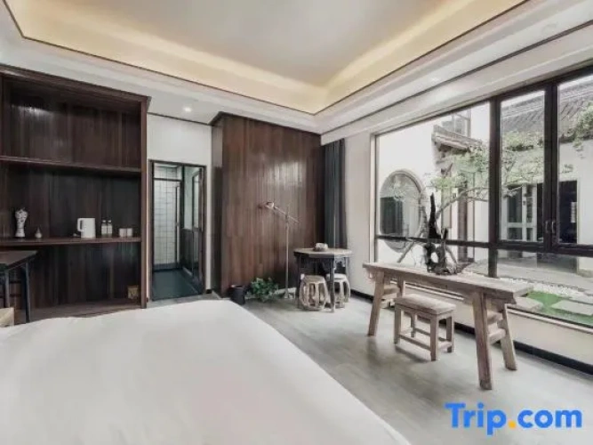 2 Bedrooms Double Suite