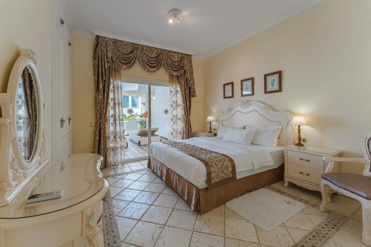 Flamingo Suites Boutique Hotel